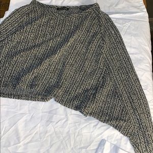 Cropped, light long sleeve top